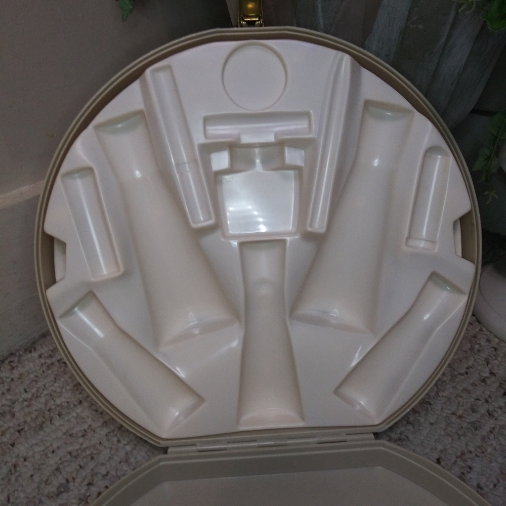 Vintage 1960's Fashion Two Twenty Cream Plastic Makeup Travel Case With Insert - Picture 3 of 10